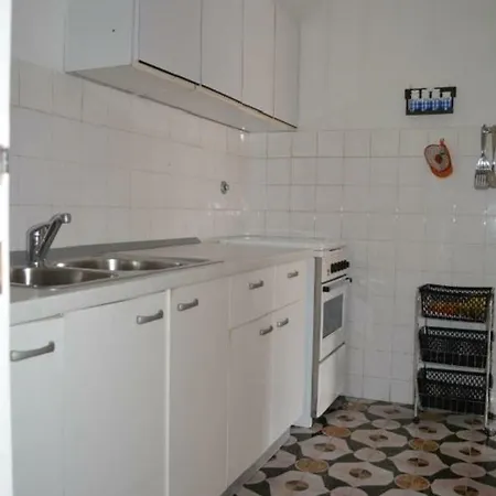 Lenka - Great Location & Free Parking Appartement *