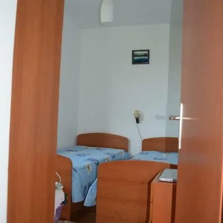 Lenka - Great Location & Free Parking Apartmán *